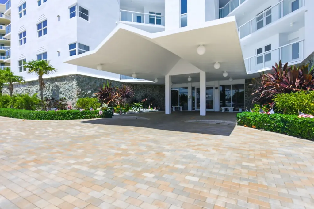 1057 Hillsboro Hillsboro Beach FL 33062