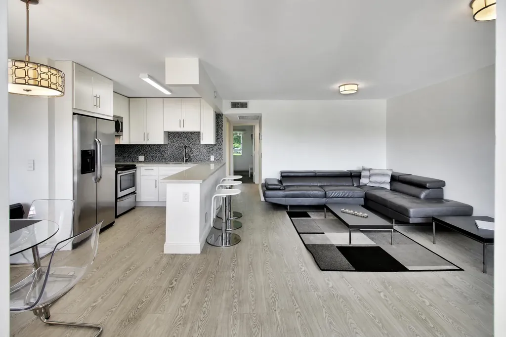 17 Fanshaw A Boca Raton FL 33434