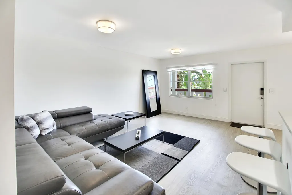 17 Fanshaw A Boca Raton FL 33434
