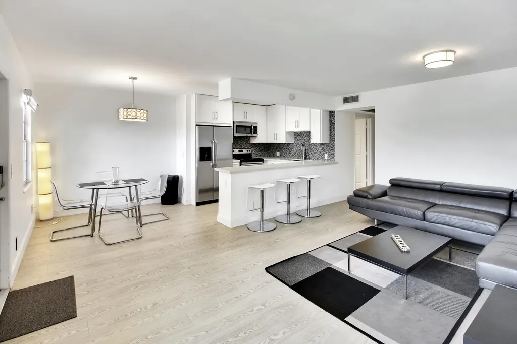 17 Fanshaw A Boca Raton FL 33434