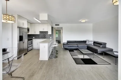 17 Fanshaw A Boca Raton FL 33434