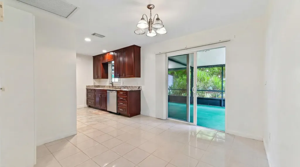 428 Alemeda Drive Palm Springs FL 33461