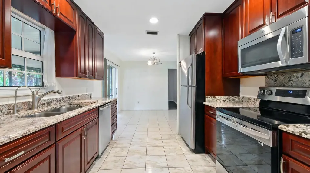 428 Alemeda Drive Palm Springs FL 33461