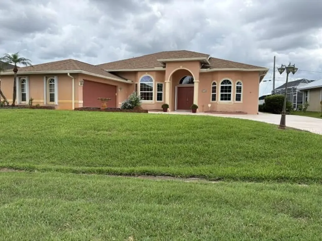 3306 SE Ford Lane SE Port St Lucie FL 34984