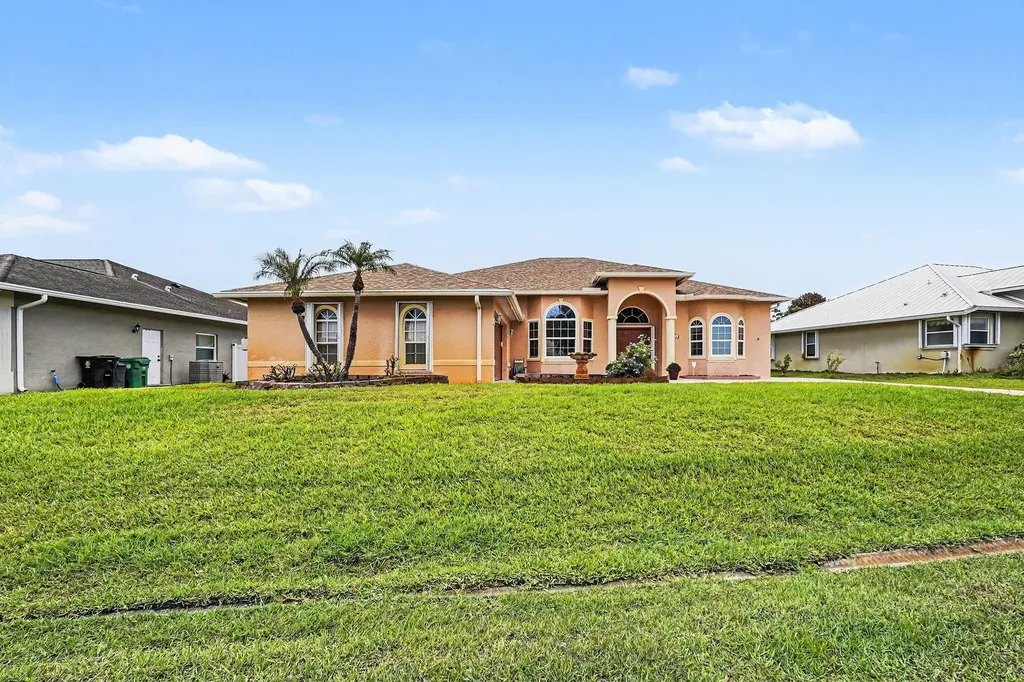 3306 SE Ford Lane SE Port St Lucie FL 34984
