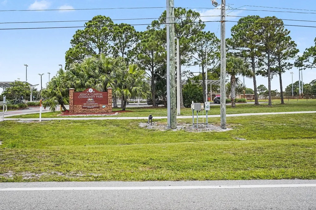 3306 SE Ford Lane SE Port St Lucie FL 34984