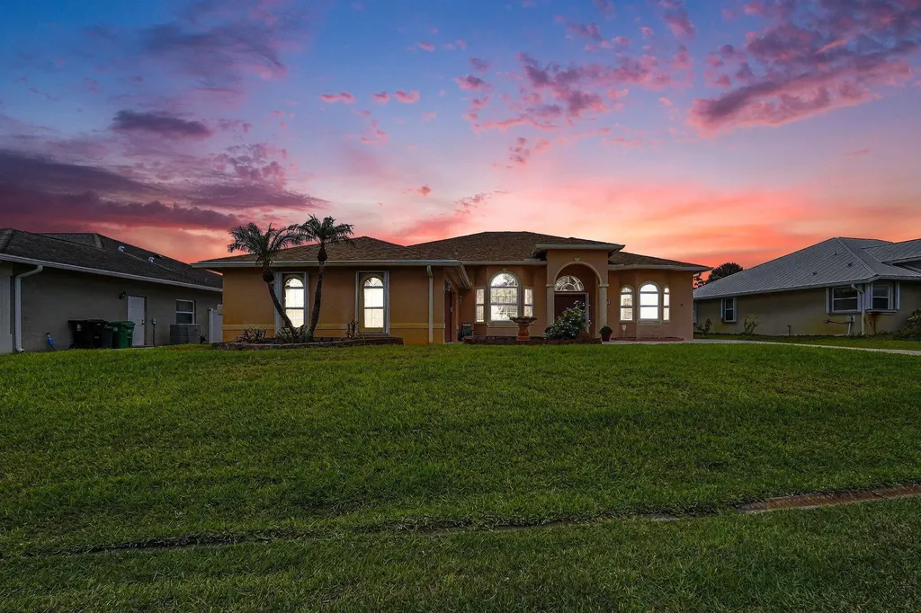 3306 SE Ford Lane SE Port St Lucie FL 34984