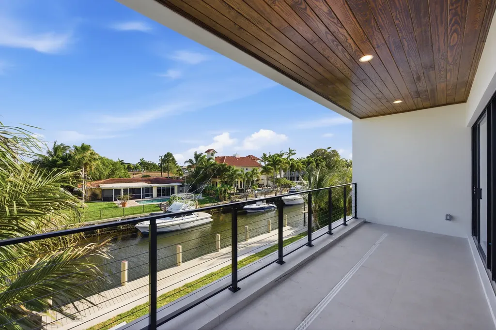 2360 NE 49th Street Lighthouse Point FL 33064