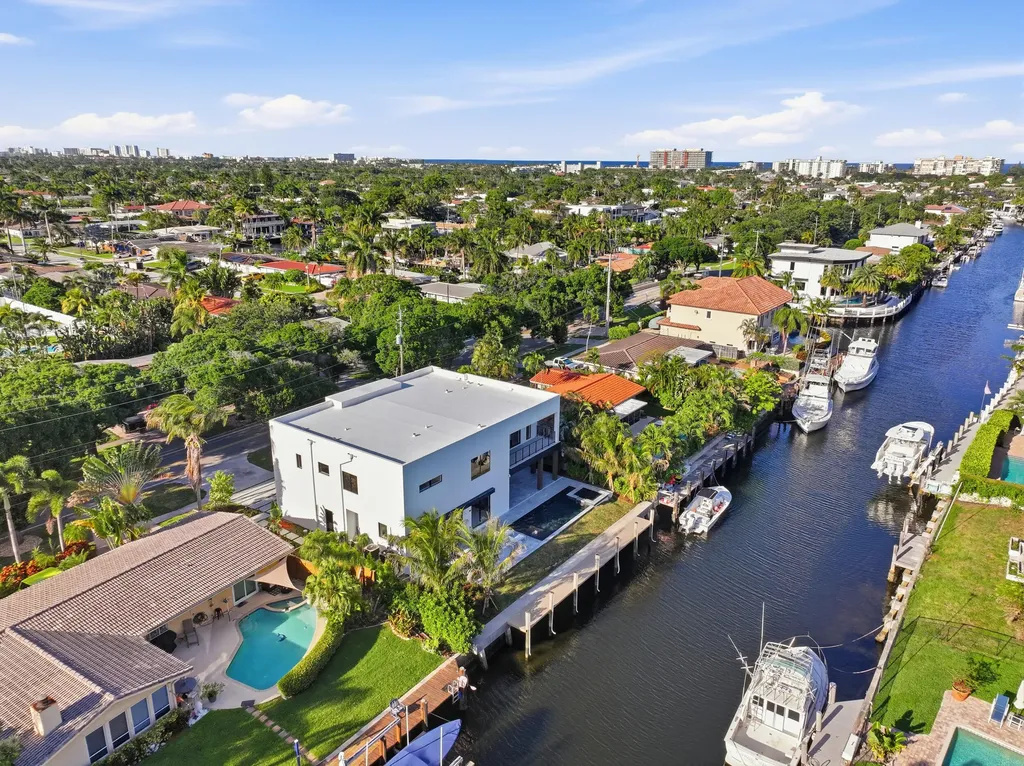 2360 NE 49th Street Lighthouse Point FL 33064