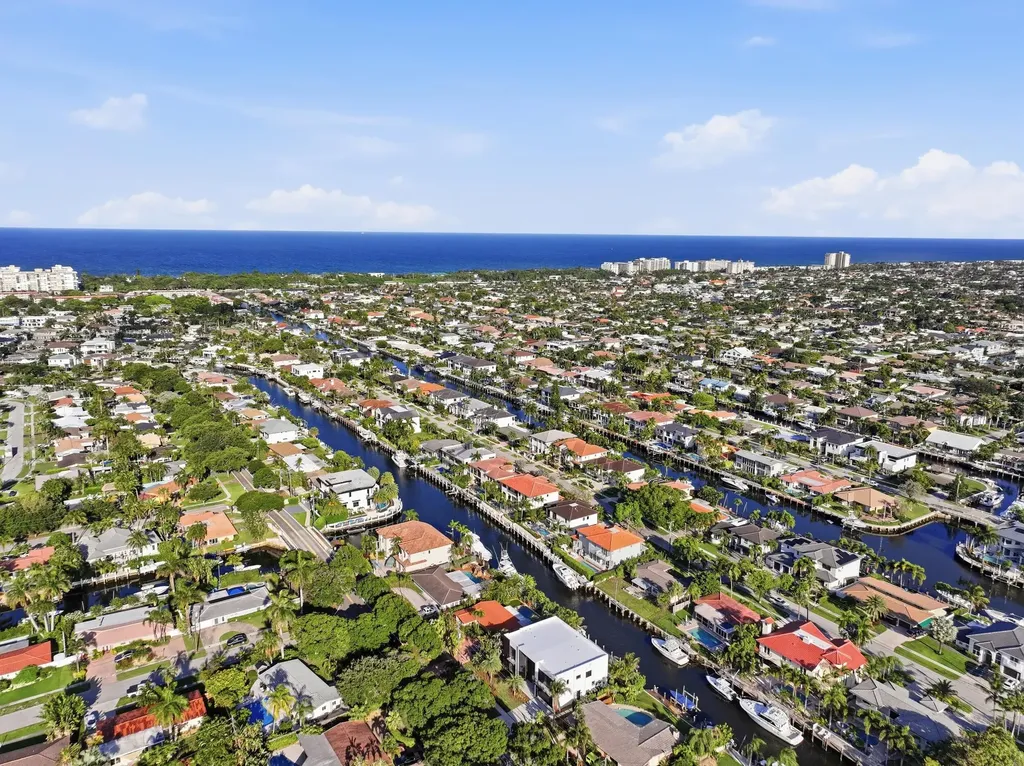 2360 NE 49th Street Lighthouse Point FL 33064