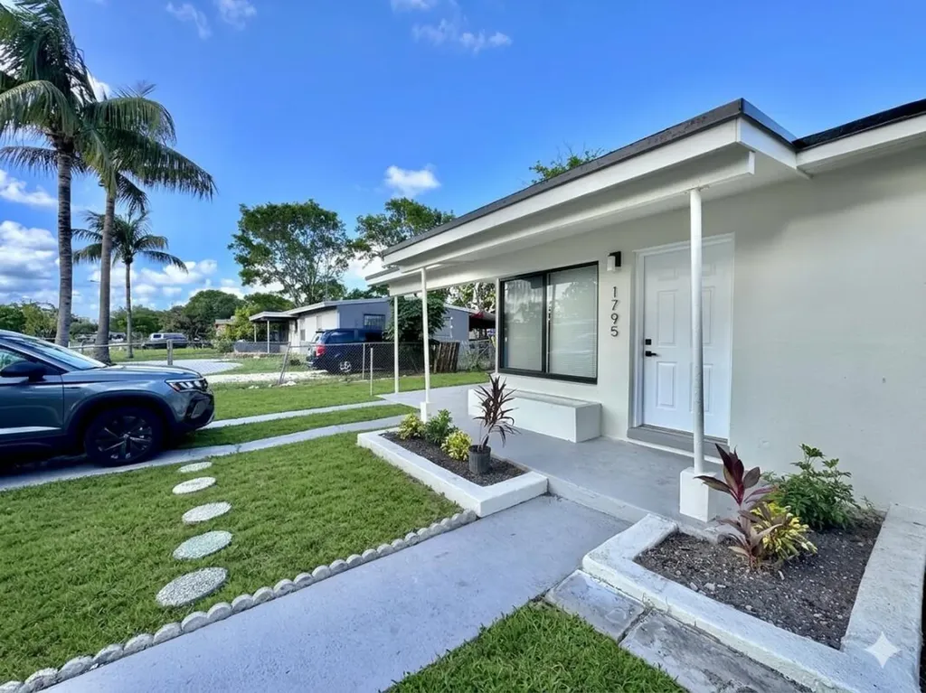 1795 Lauderdale Manor Drive Fort Lauderdale FL 33311