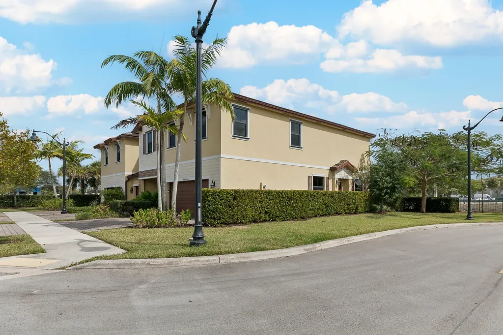 4622 Belgian Lane Davie FL 33314