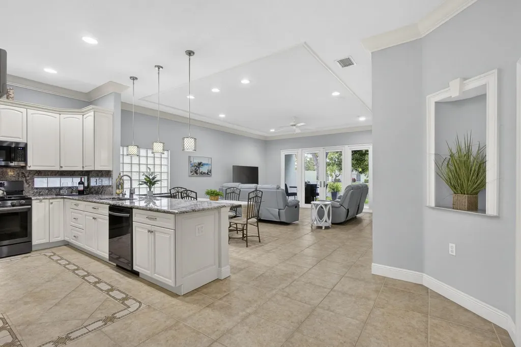 118 Kensington Way Royal Palm Beach FL 33414