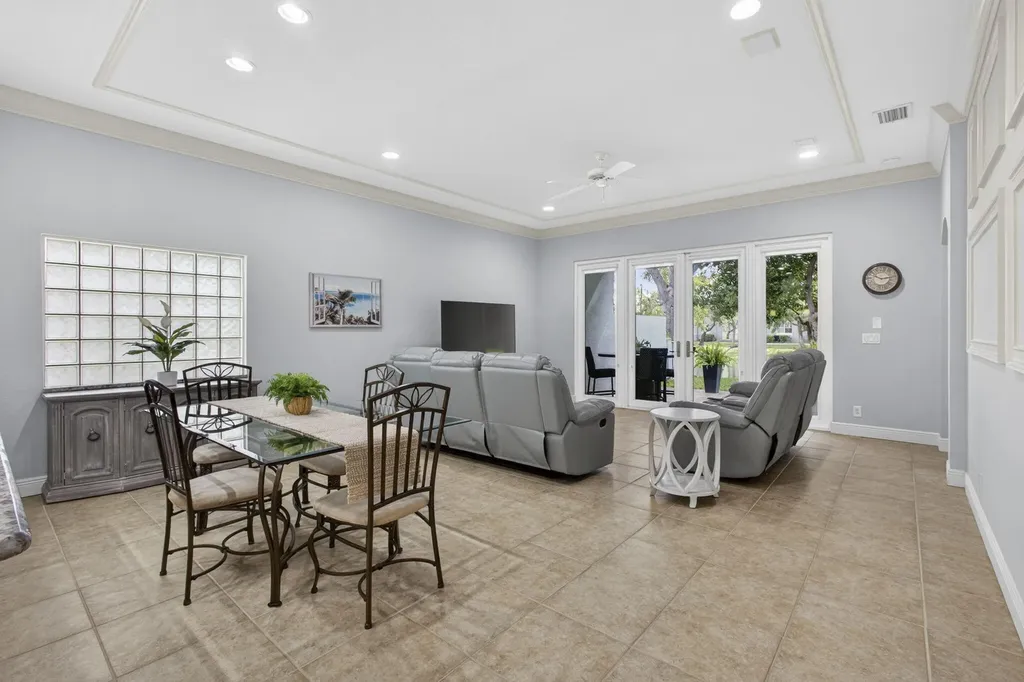 118 Kensington Way Royal Palm Beach FL 33414