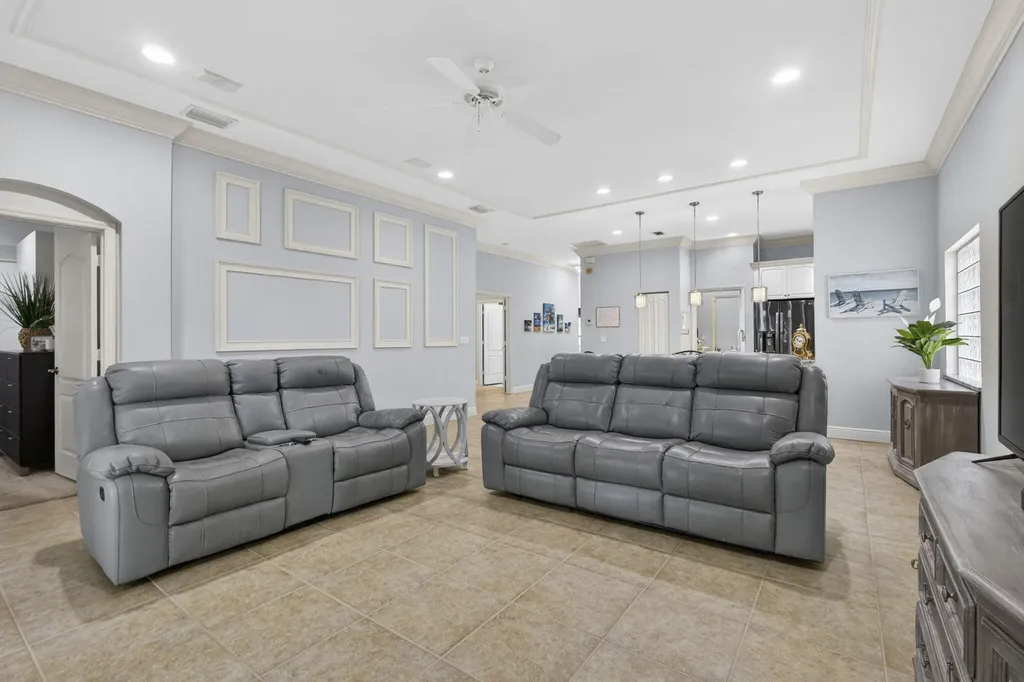 118 Kensington Way Royal Palm Beach FL 33414
