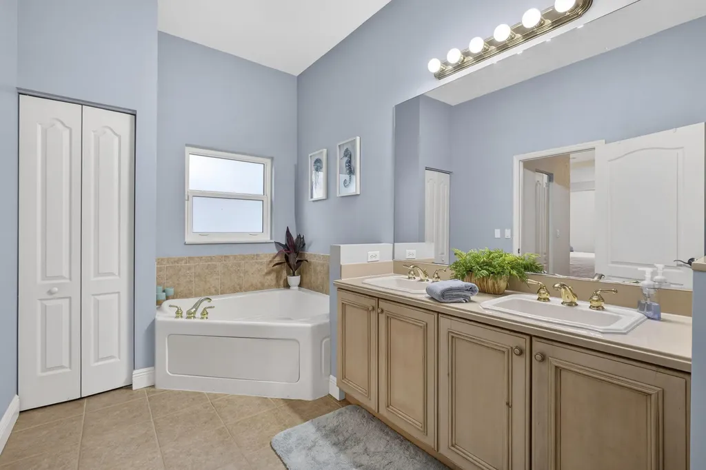 118 Kensington Way Royal Palm Beach FL 33414