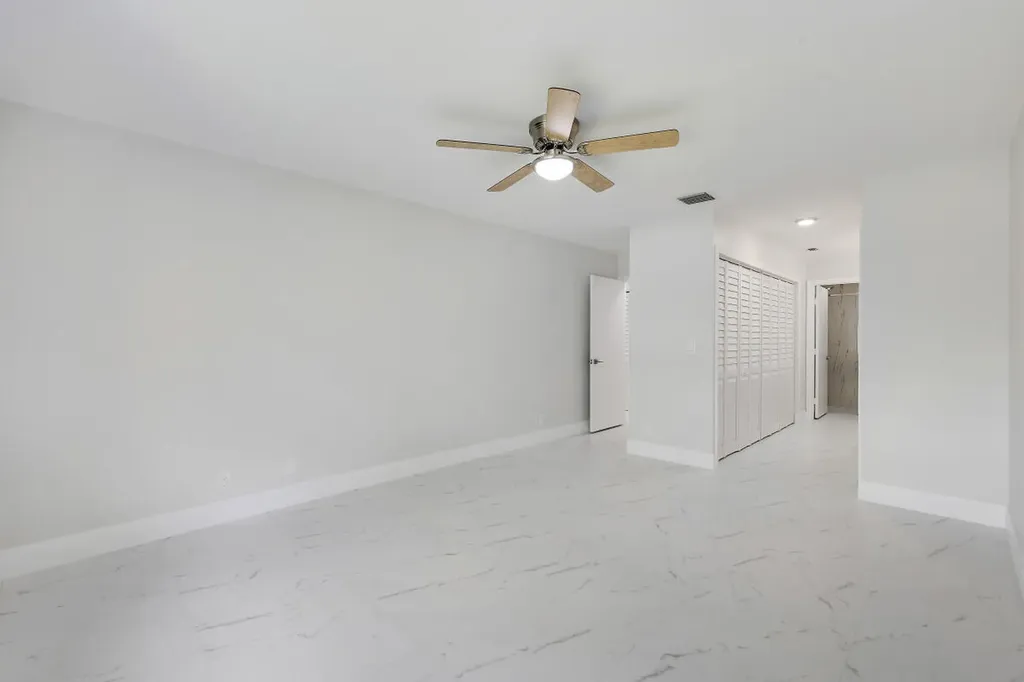 8157 Springtree Road Boca Raton FL 33496