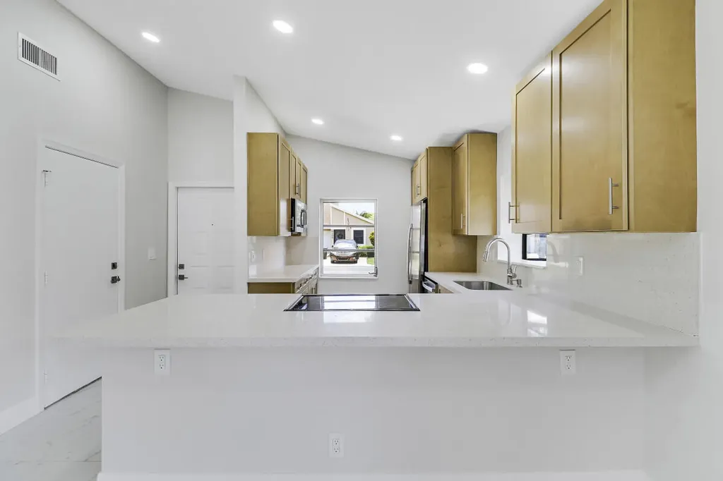 8157 Springtree Road Boca Raton FL 33496