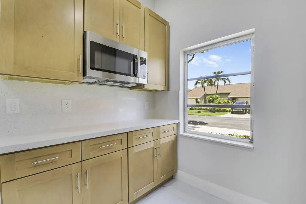 8157 Springtree Road Boca Raton FL 33496