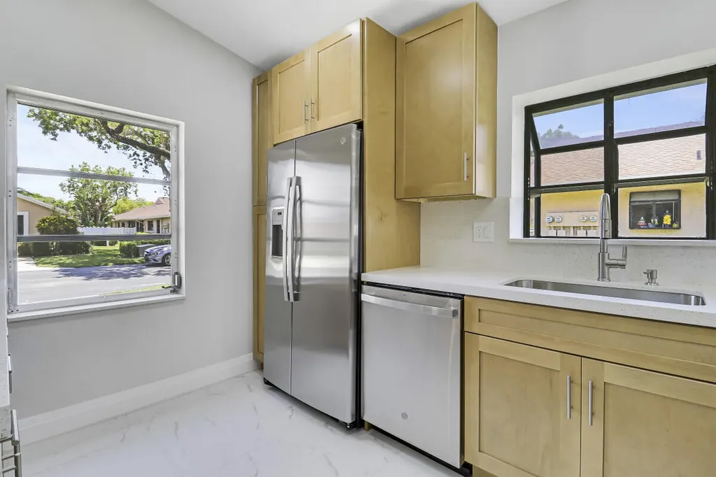 8157 Springtree Road Boca Raton FL 33496