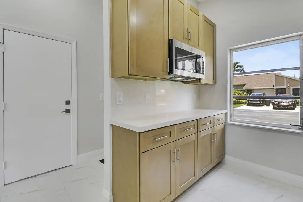 8157 Springtree Road Boca Raton FL 33496