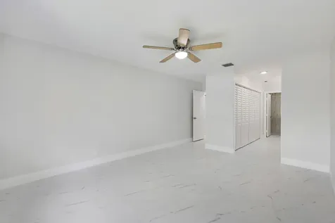 8157 Springtree Road Boca Raton FL 33496
