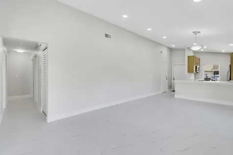 8157 Springtree Road Boca Raton FL 33496