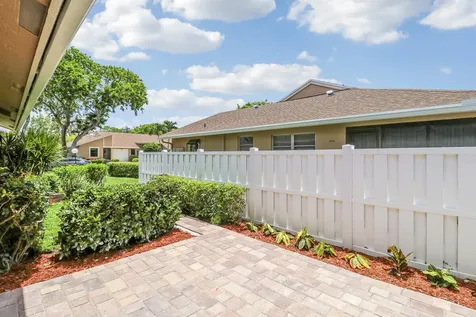 8157 Springtree Road Boca Raton FL 33496