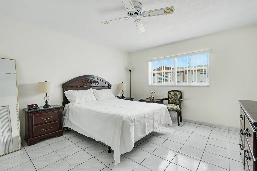 5300 Washington Street Hollywood FL 33021