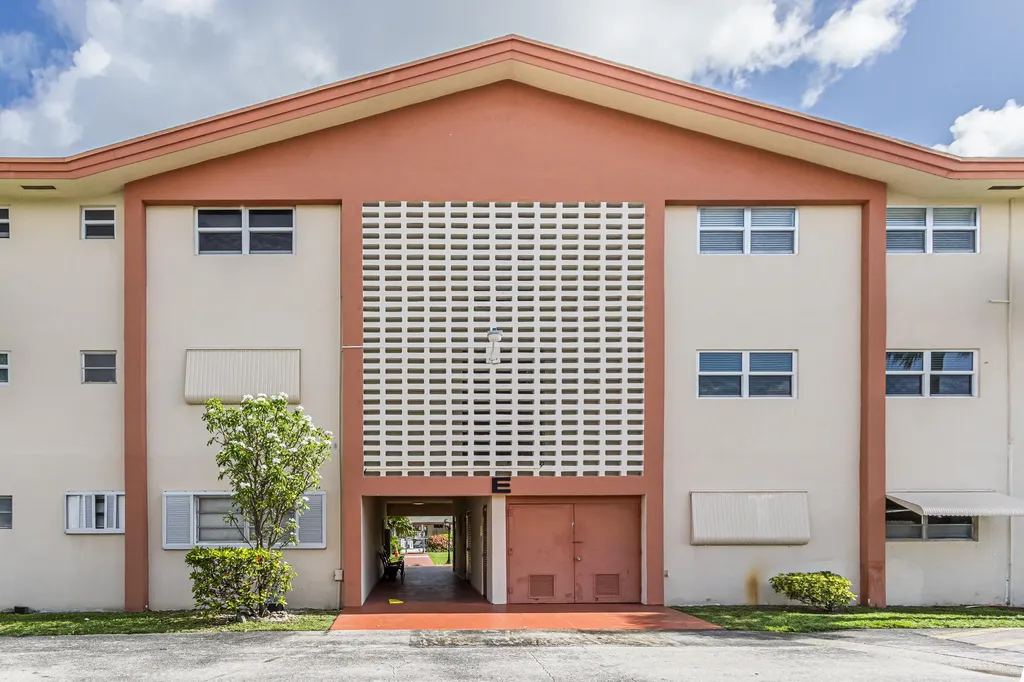 5300 Washington Street Hollywood FL 33021