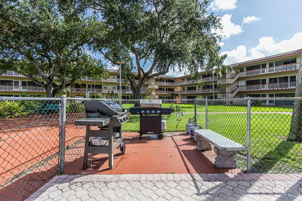 5300 Washington Street Hollywood FL 33021