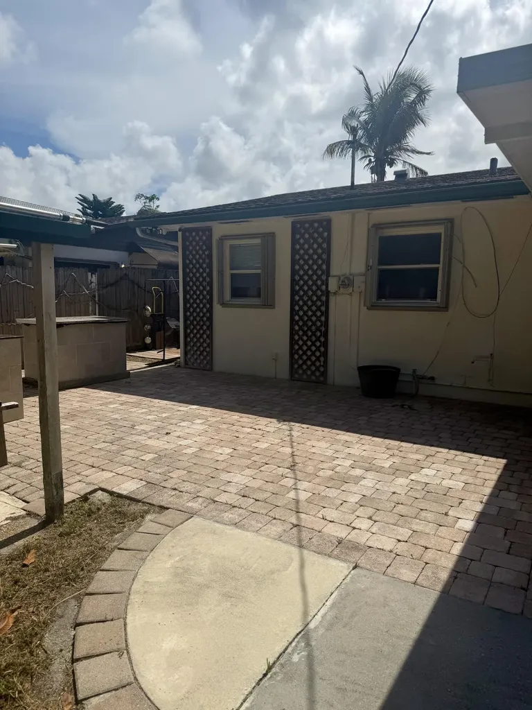 4440 NE 4th Avenue Deerfield Beach FL 33064