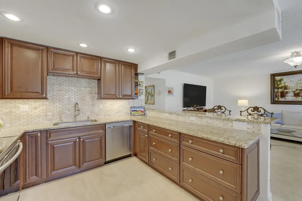 210 Wellington E West Palm Beach FL 33417