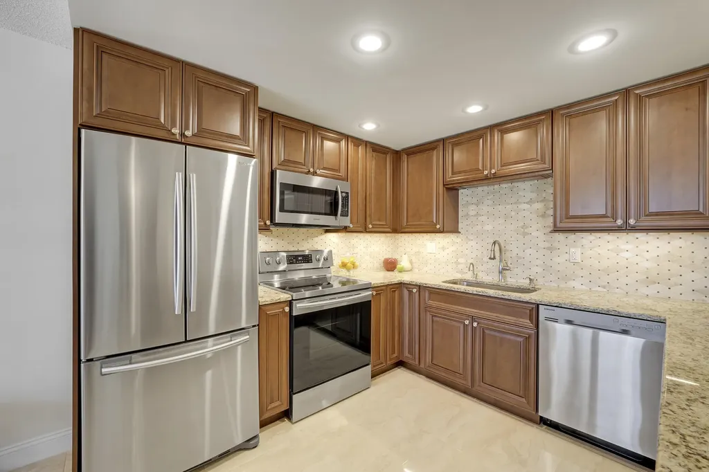 210 Wellington E West Palm Beach FL 33417