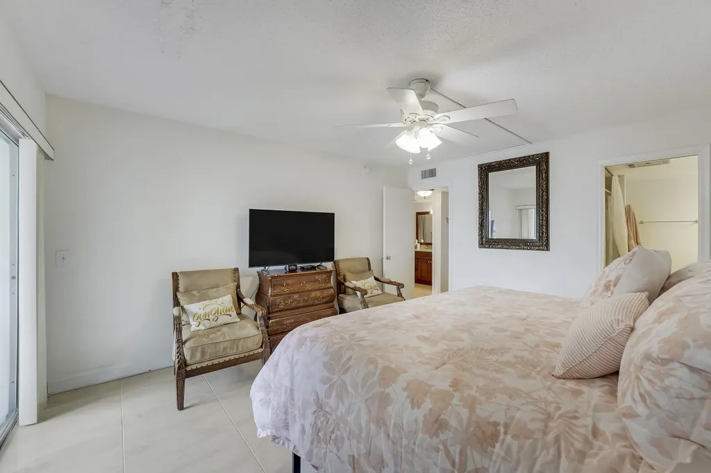 210 Wellington E West Palm Beach FL 33417