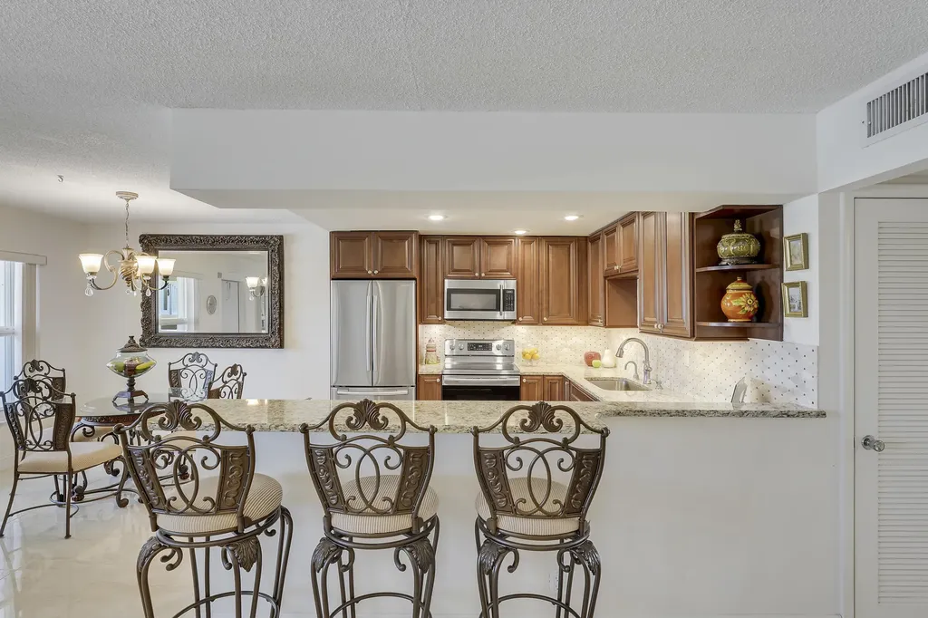 210 Wellington E West Palm Beach FL 33417