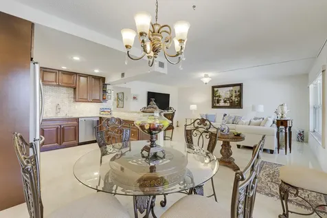 210 Wellington E West Palm Beach FL 33417