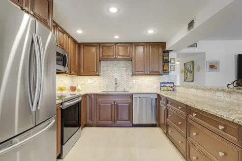 210 Wellington E West Palm Beach FL 33417