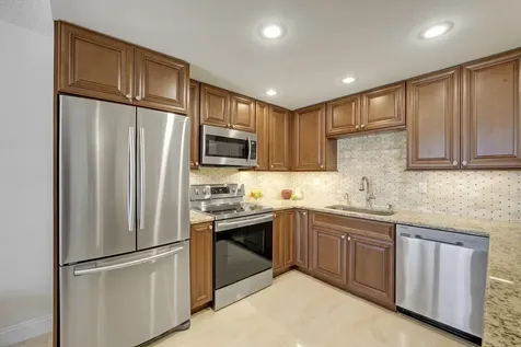 210 Wellington E West Palm Beach FL 33417