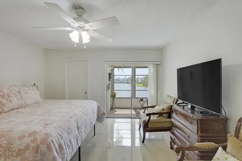 210 Wellington E West Palm Beach FL 33417