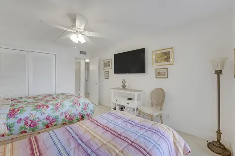 210 Wellington E West Palm Beach FL 33417