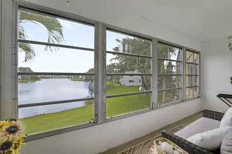 210 Wellington E West Palm Beach FL 33417