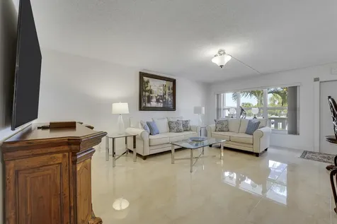 210 Wellington E West Palm Beach FL 33417