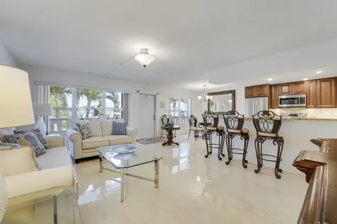 210 Wellington E West Palm Beach FL 33417