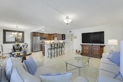 210 Wellington E West Palm Beach FL 33417