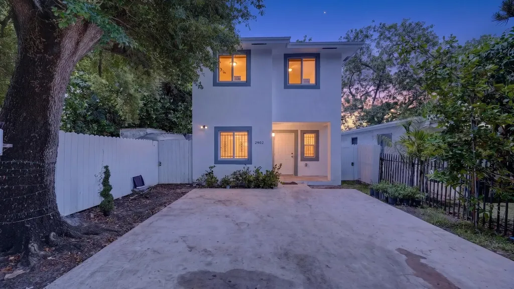 2902 NW 44th Street Miami FL 33142