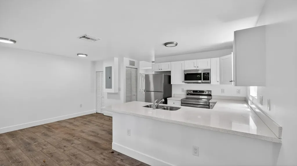 2902 NW 44th Street Miami FL 33142