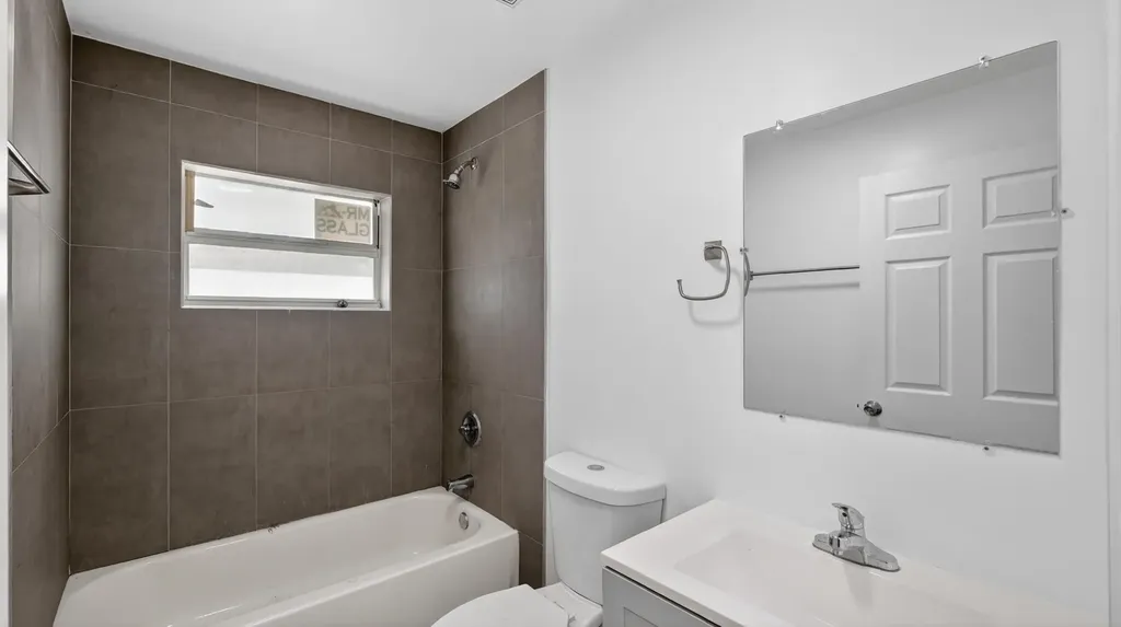 2902 NW 44th Street Miami FL 33142