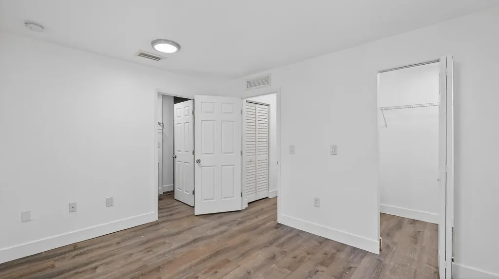 2902 NW 44th Street Miami FL 33142