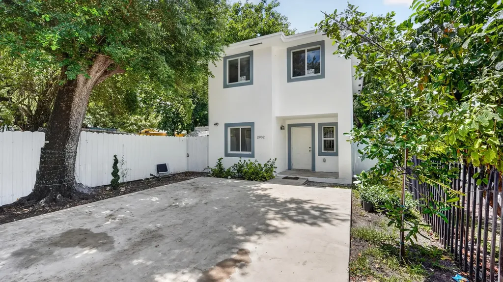 2902 NW 44th Street Miami FL 33142